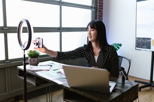 Advantages and Disadvantages of Lean Startup Compared to Traditional Approaches